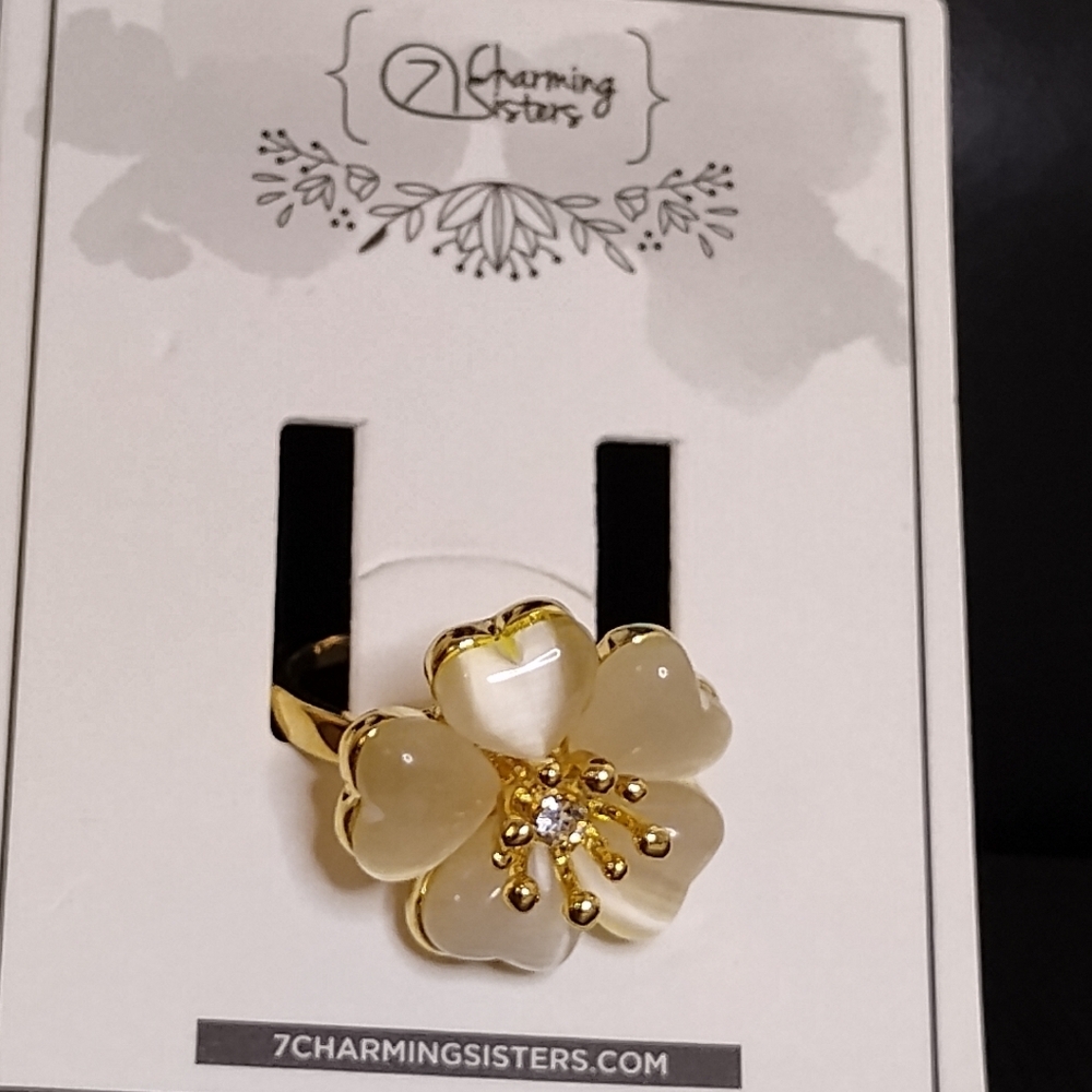 Charming Sisters Signed 18K Gold Plated Flower Ring Size 8 NWT - Picture 4 of 8